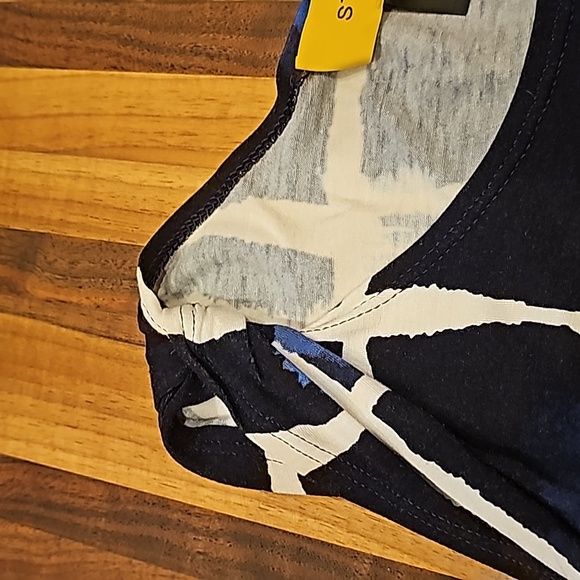 Super soft St. John tank shirt twist and gather details P - Picture 3 of 10